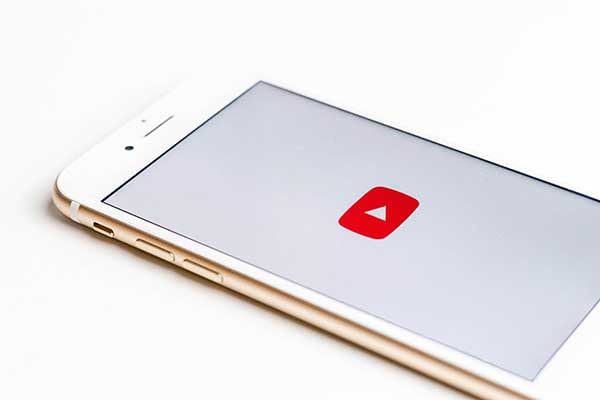 video-marketing-youtube-iphone
