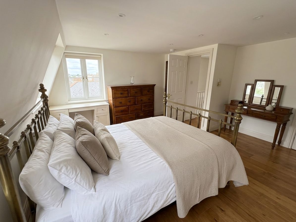 Principal double bedroom (digitally staged)